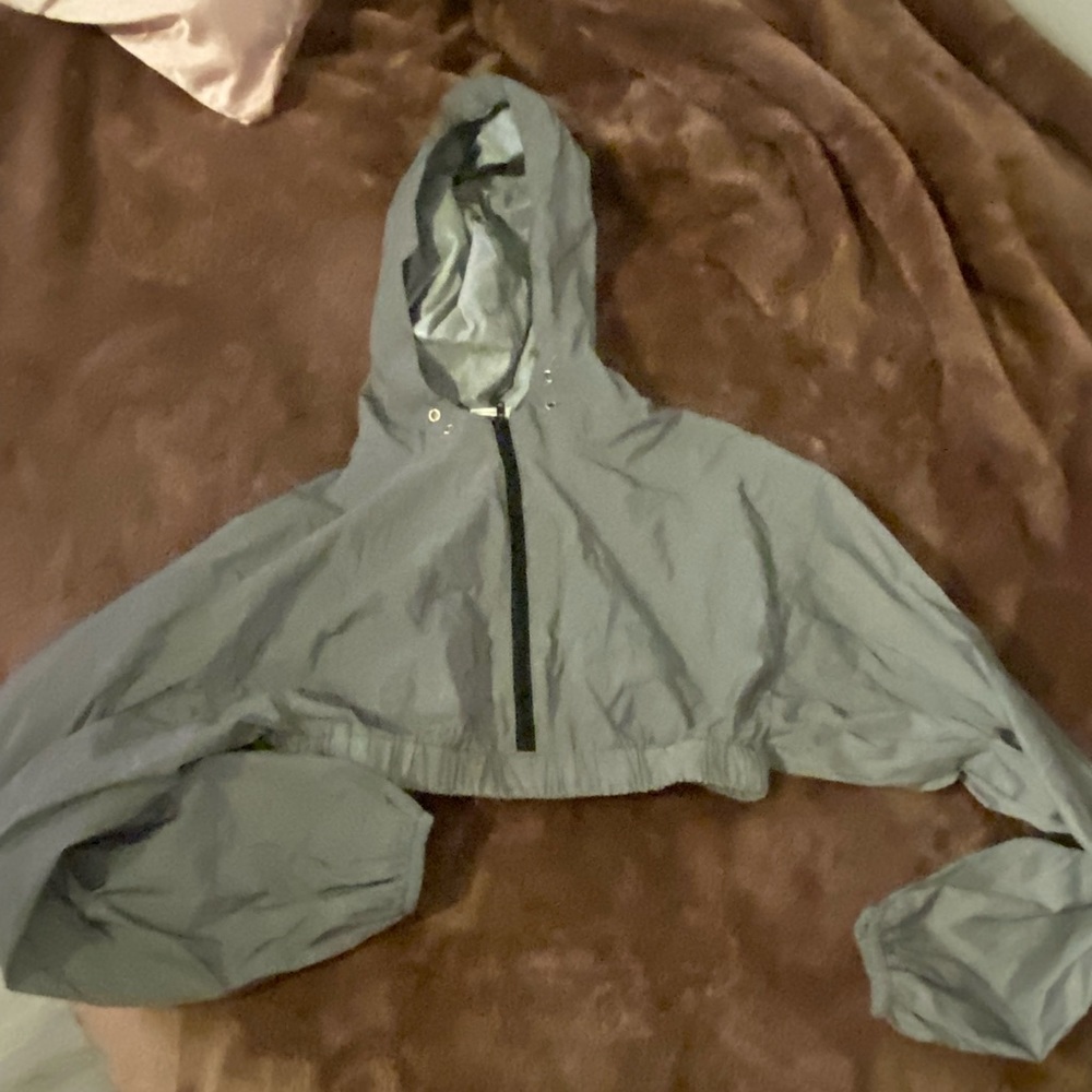 Gray no name crop wind breaker